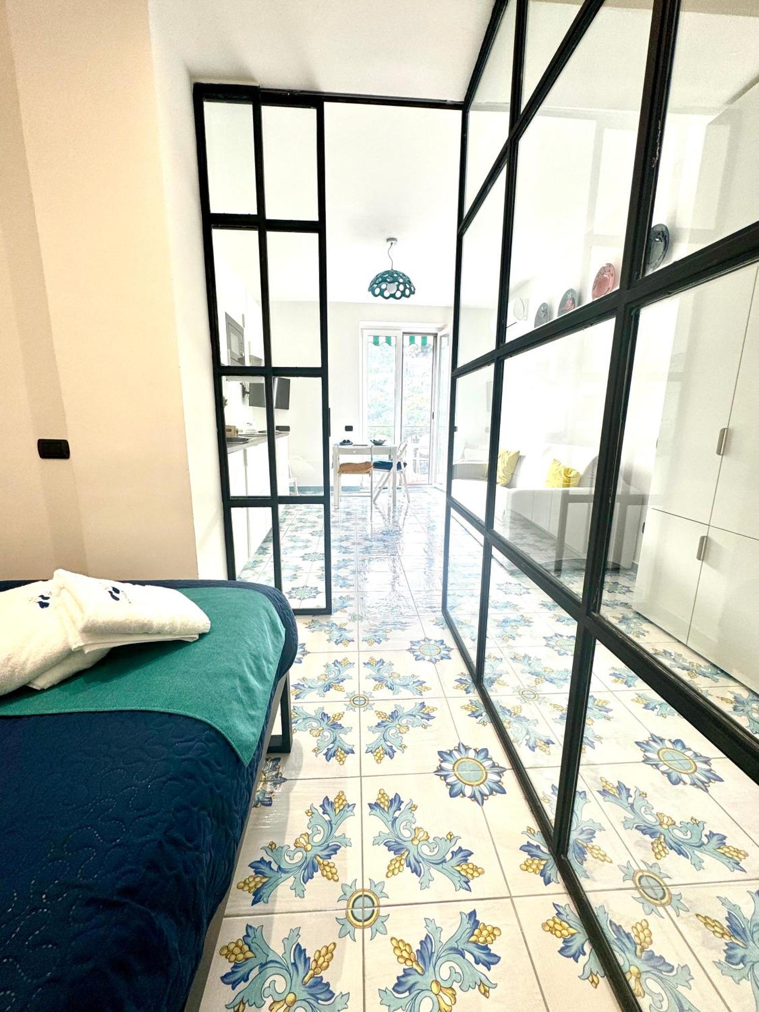 Panoramic Flat Amalfi Coast - Sea View 1 Lägenhet Vietri Exteriör bild